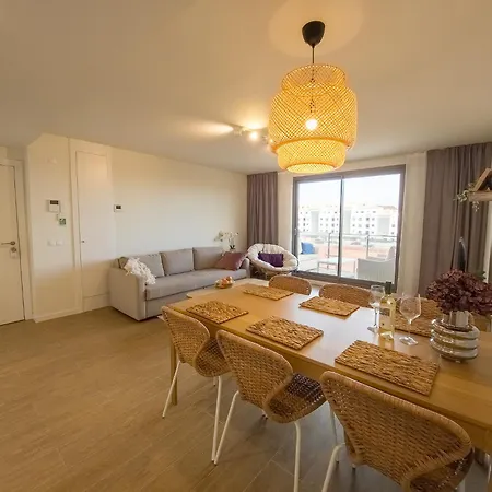 - Sun & Sea Experience Apartment